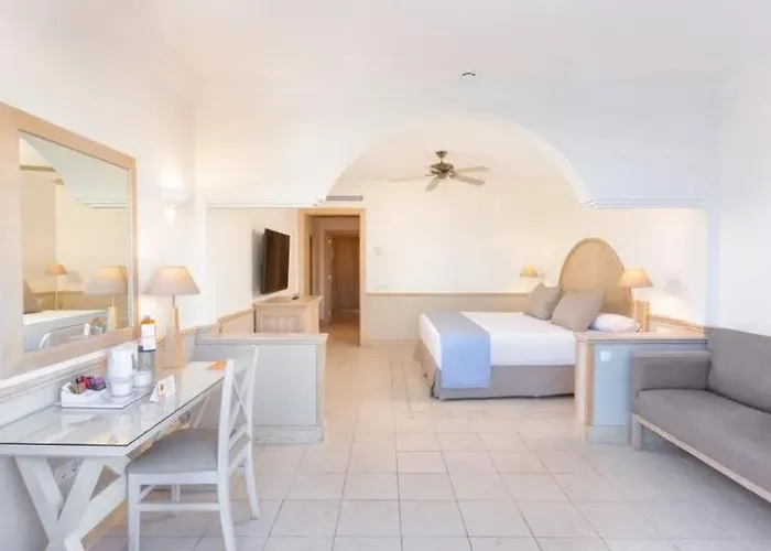 Курортний комплекс Gran Castillo Tagoro Family & Fun 5*