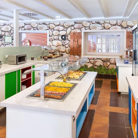 Gran Tagoro Family & Fun Playa Blanca Rezort 5*
